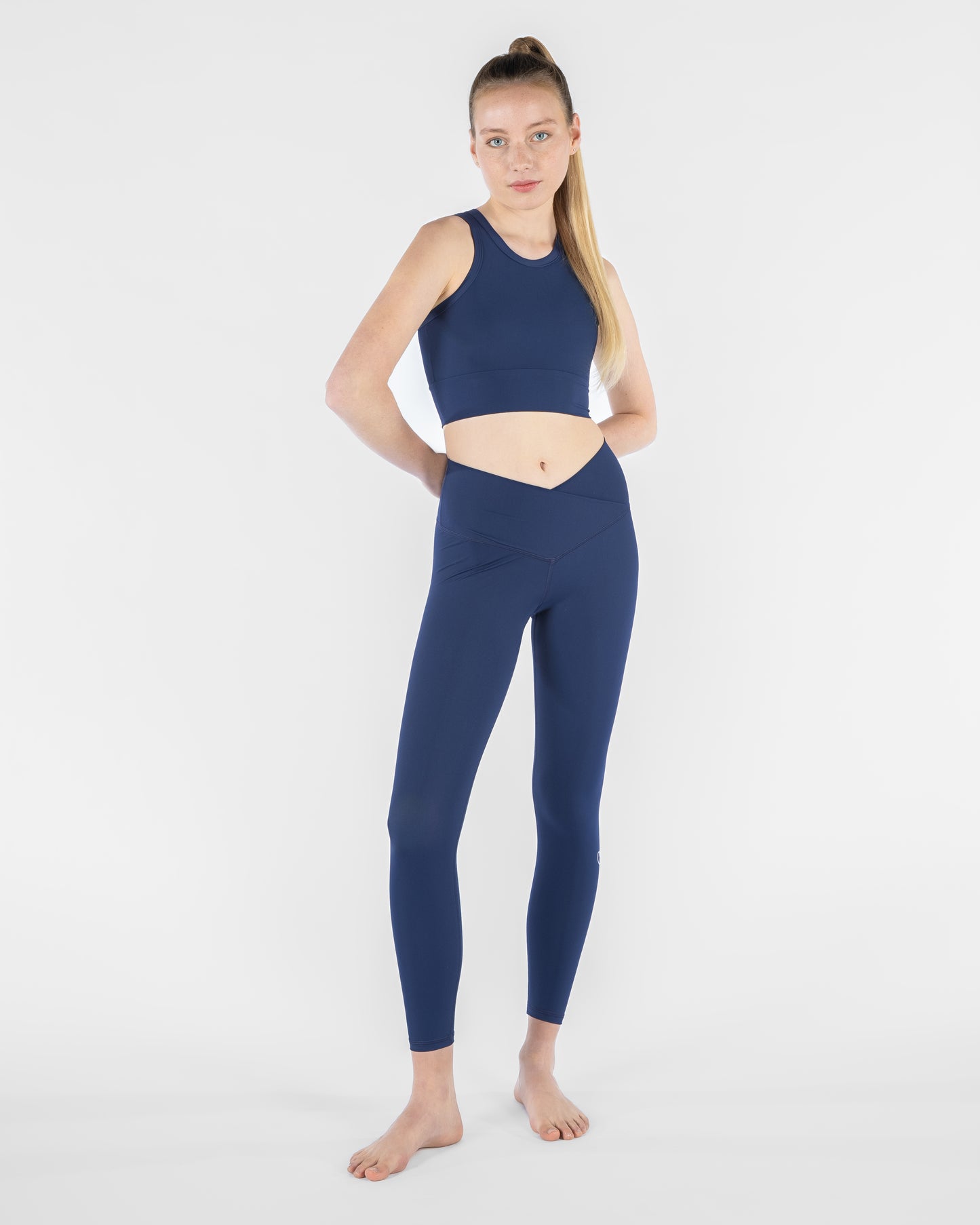 Hochgeschlossenes Cara Crop-Top